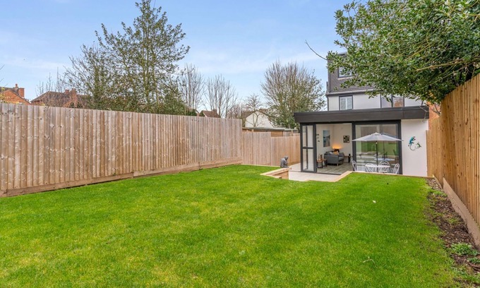 Stratford-upon-Avon Cabaña | Percy House - sleeps 6 guests in 3 bedrooms