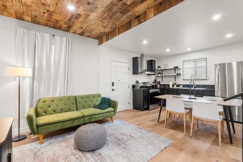 San Fernando Casa | Perfect 2BR Near Universal Studios By Poshguest