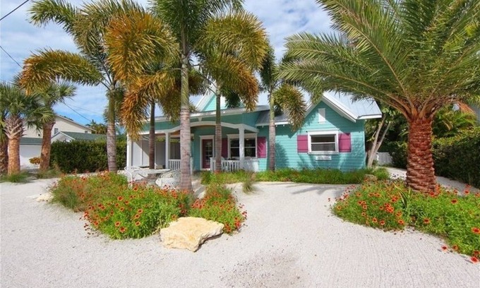 Anna Maria Casa | Casa de vacaciones con piscina / canal delanteros / 3 cuadras de la playa del Golfo de Anna Maria Island