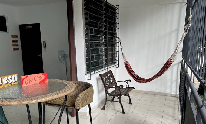 El Cangrejo Apartamento | Perfect Central Location for Anything especially if you want to Learn Spanish
