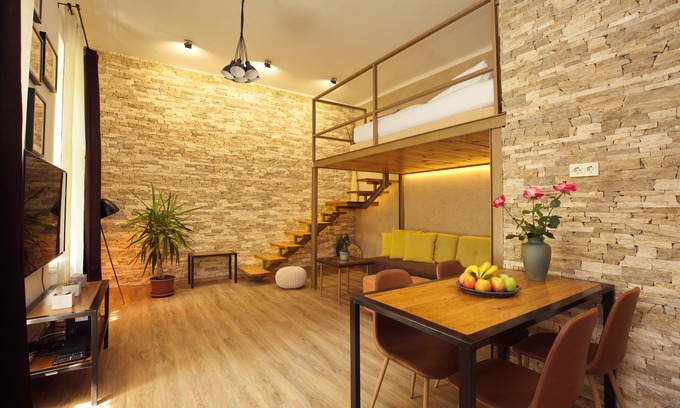 Palace District Apartamento | Elección perfecta para parejas: el loft empedrado: en el corazón de Budapest