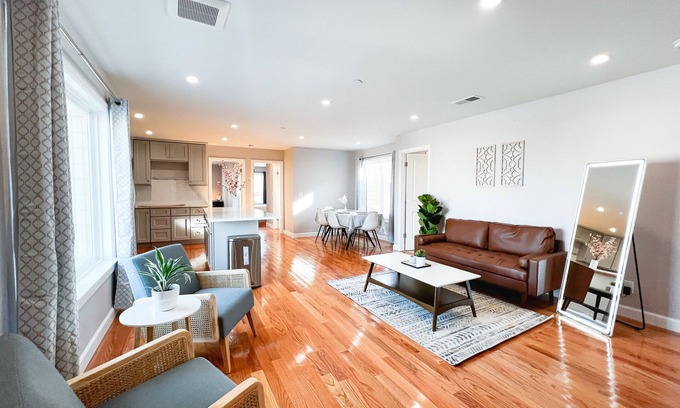 Daly City Casa | Perfect Clean Spacious Gateway of San Francisco 8bd/8br
