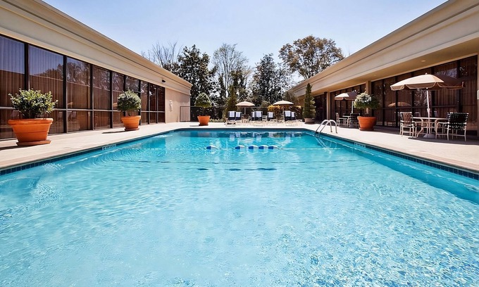 Eagan Park Apartamento | Perfect Escape Near ATL: Relax by the Pool, Enjoy Gym & Dining Options