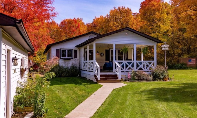 Chautauqua Casa | Ideal Fall getaway. Wine tours. Leaf Peeping. Fishing. Birding. Wonderful home!