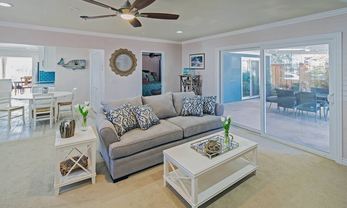 North Pacific Beach Casa | Sólo renovado Perfect Family Beach Retreat W / piscina enorme,, A poca distancia de la playa