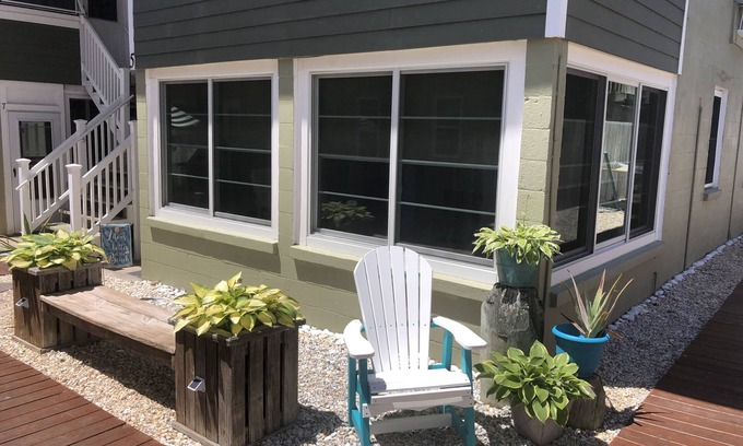 Dewey Beach Condominio | Perfect Family-Friendly Condo 5 Houses from the Ocean on the Beach Block Dewey
