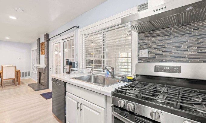 Ontario Casa | Perfect Family Getaway w Garden Near ONT Airport