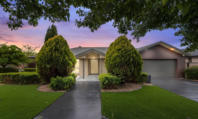 Amaroo Casa | Perfect Family Home! EV Charger, Wifi, Netflix