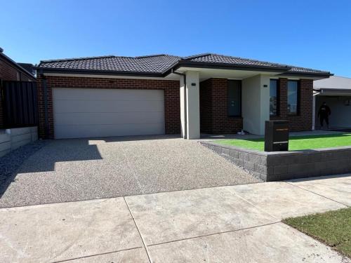 Kalkallo Casa | Perfect Family Home w Garage Near Parks & Donnybrook
