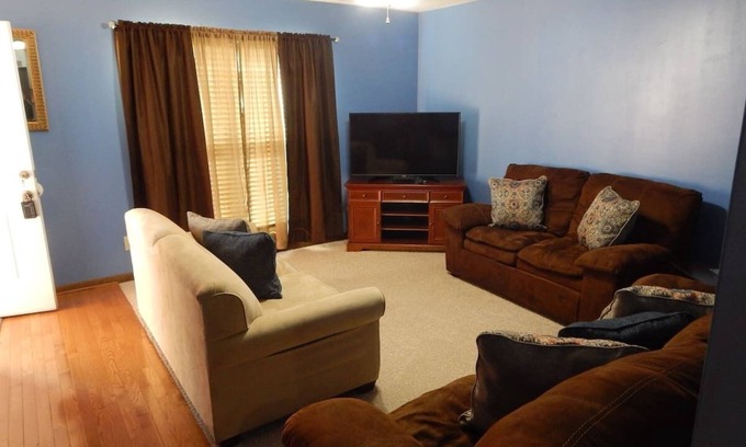 Fayetteville Casa | Perfect Fayetteville Stay-cation in Cozy 2-Bed, 2-Bath Townhome