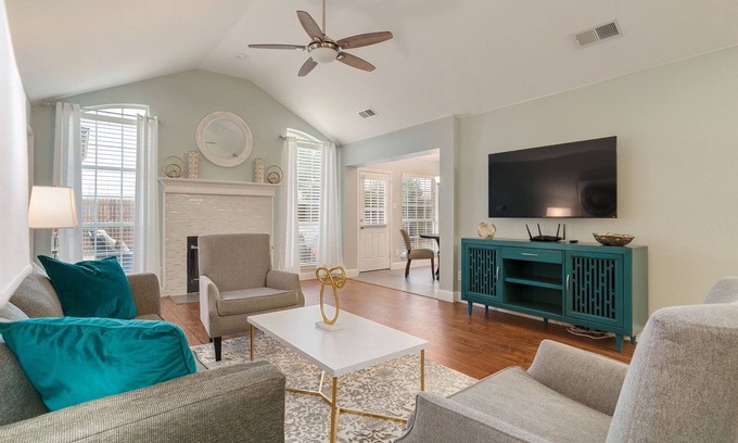 Lewisville Casa | Perfect Flower Mound location- UPDATED 3 BR- Free EV Charging!