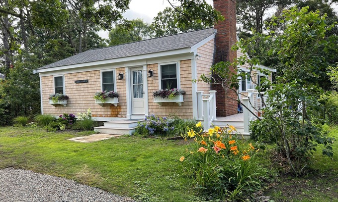 Brewster Cabaña | New Listing in Brewster - 3 beds, 2 baths, 0.2 mile walk to Private Beach