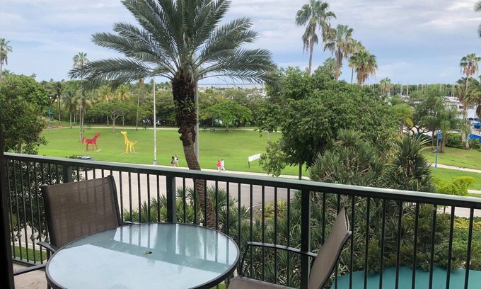 Coconut Grove Condominio | Perfect for Families, 2/2 Coconut Grove Condo