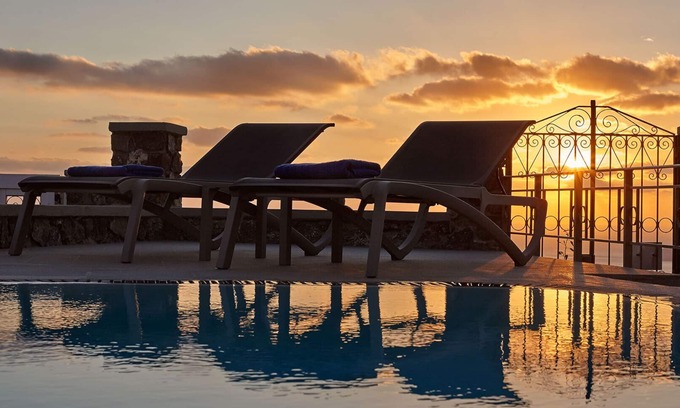 Fira Villa | Perfecto para familias y grupos de amigos. Increíble vistas a la caldera. Piscina privada.
