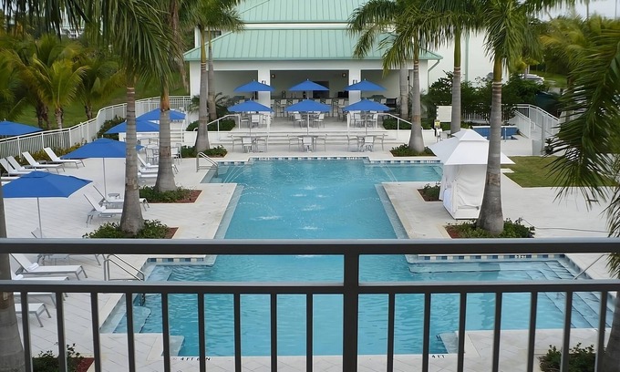 Ludlam Hotel | Perfect for Family and Friends! 3 Spacious Rooms w/ Full Kitchen | Outdoor Pool