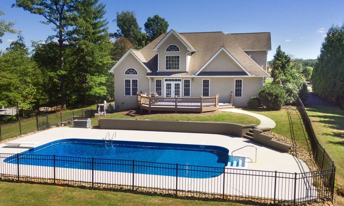 Leicester Casa | Perfect for family! Luxurious home ~ 20mins to Asheville!