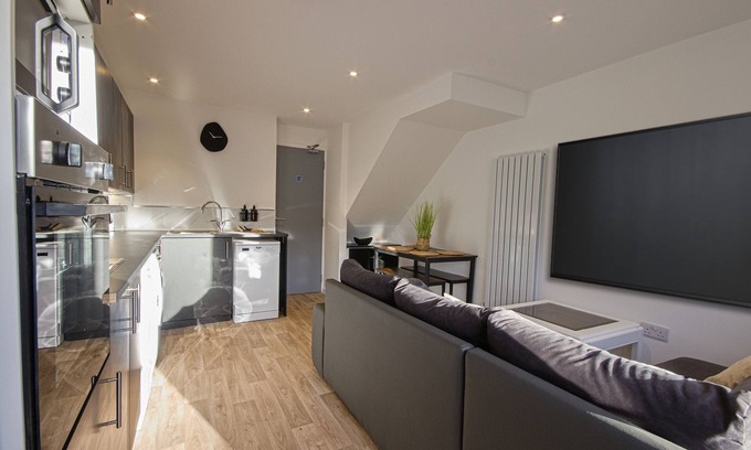 Luton Casa | Perfect for Hospital staff/Contractors/Relocators
