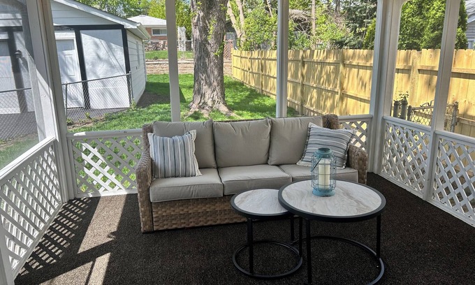 Libertyville Casa | Perfect for Large Families