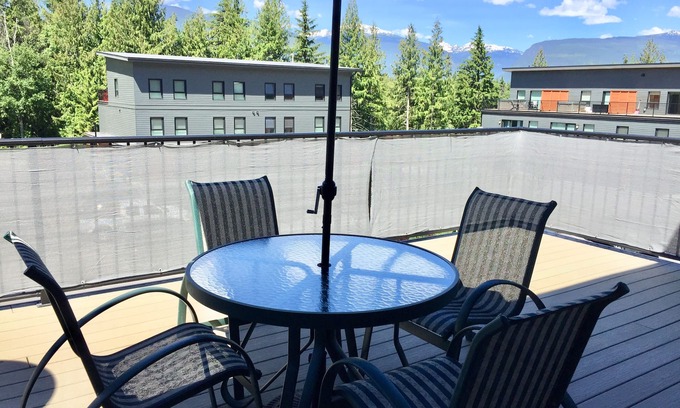 Revelstoke Condominio | Perfecto para sus vacaciones de invierno y verano!