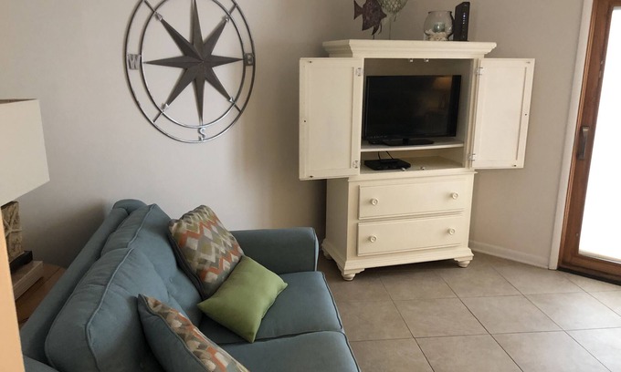 Saint Simons Island Condominio | Perfect Getaway. Great South Island Location, Close to Beaches and Village.