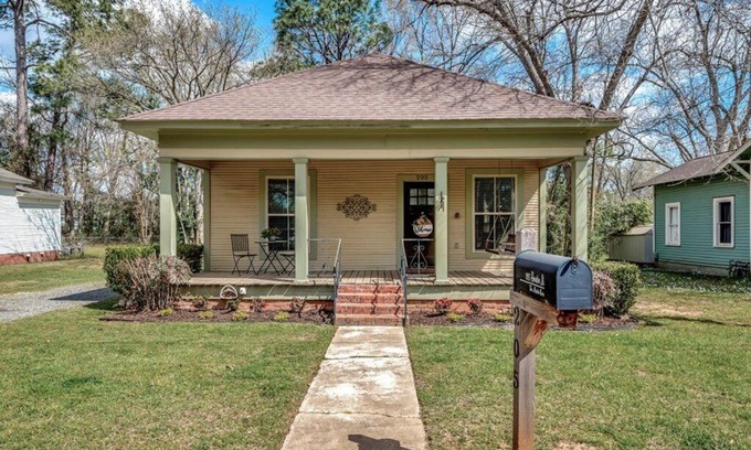 Nacogdoches Casa | casa con encanto situado en el centro de SFA minutos del campus y el centro histórico.