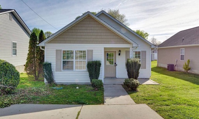 Kernersville Casa | Perfect Getaway, Close 2 Everything! Self Check-in