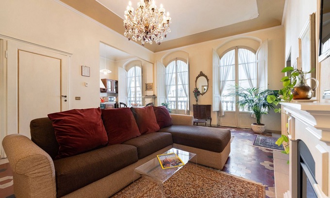 Duomo Apartamento | Perfect Heart of Florence-Super Upscale Location-Roomy-Washer-Elevator
