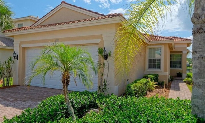 Botanica Lakes Casa | Perfect home away from home. Spacious clean home w/upscale community amities.