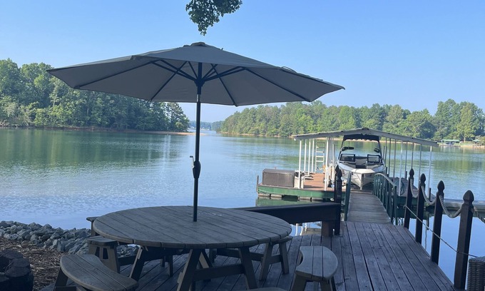 Seneca Casa | Perfect lake property for Clemson Game Day!