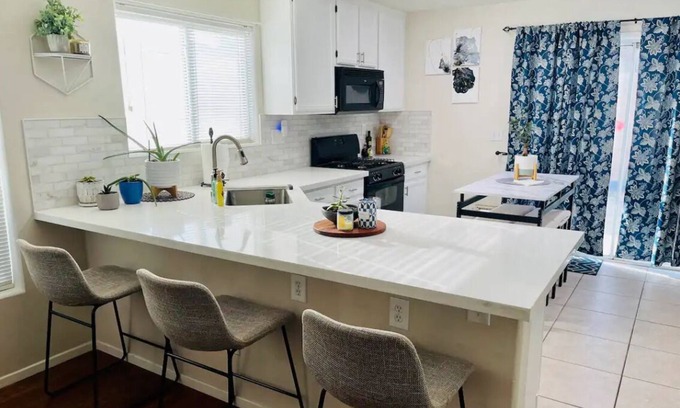Enterprise Casa | Perfect Las Vegas getaway. 12 minutes to the strip. 2 bedrooms. All amenities