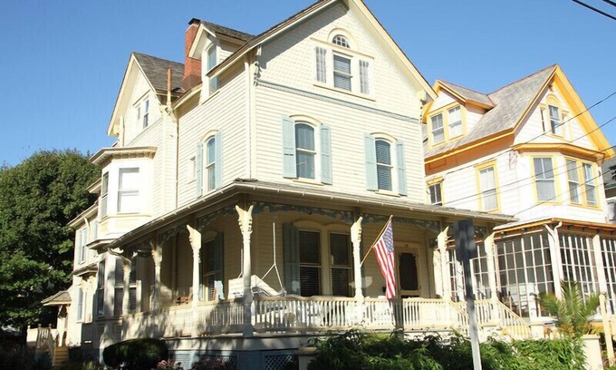 Cape May Casa | 7 camas, 6 baños, junio de 2020 Interior moderno, exterior victoriano, cerca de todo