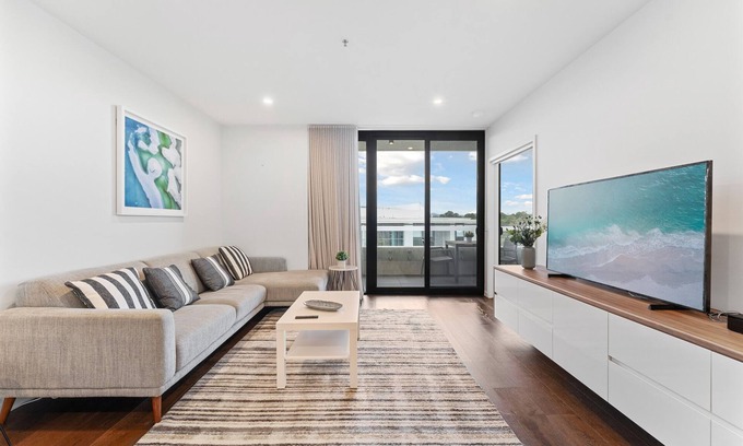 Kingston Apartamento | Perfect Location 1-Bed with Balcony, BBQ & Parking