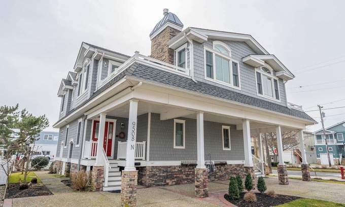 Stone Harbor Casa | Perfect location!!! Dog friendly townhome in the heart of Stone Harbor