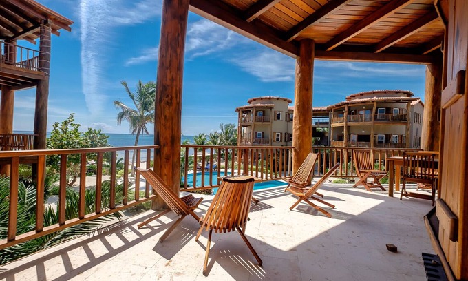 San Pedro Condominio | Tarifas Especiales de Verano! Casa de Lujo de 3 Dormitorios Frente al mar