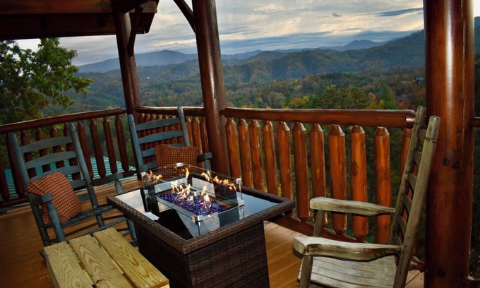 Gatlinburg - Pigeon Forge Cabina | PERFECT LOCATION! GORGEOUS BREATHTAKING VIEWS, SPACIOUS CABIN, FUN AND RELAXING.