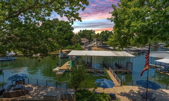 Osage Beach Casa | PERFECT LOCATION+h2oToys+6 BDRMS+5 BTHRMS+3 FMLY RMS+2 KTCHNS+SWIM DOCK+Pets Ok