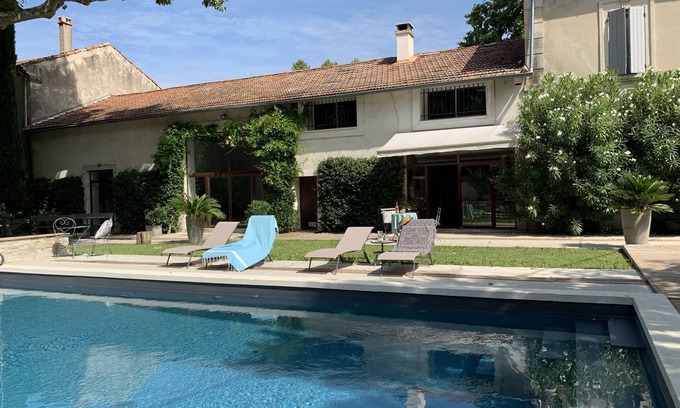Cabannes Casa | Ubicación perfecta en el corazón de Provenza con una gran piscina y un hermoso jardín.