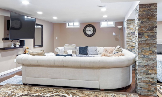 Dearborn Heights Casa | Perfect middle of everywhere home!