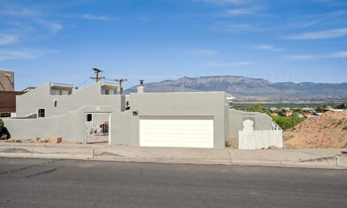 Albuquerque Casa | Perfect Mountain and Sunset Views