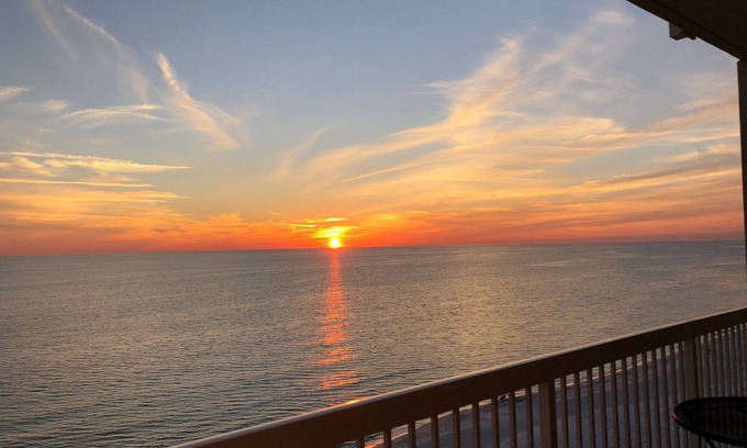 Miramar Beach Condominio | Directo a la playa! Condominio en el 8vo piso con una increíble vista al mar frente al mar!