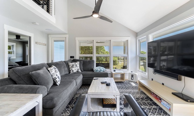 Yaupon Beach Casa | Perfect Ocean View Beach Getaway!