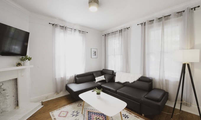 Metropolitan Casa | Perfect place for family vacations in the fashionable and fun Starland District!