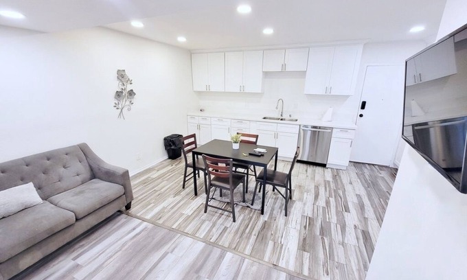 Valley Glen Casa | Perfect Private Getaway Near North Hollywood!
