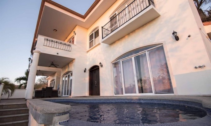 Playa Hermosa Casa | Fabulous Family Style Home - Walking distance from Hermosa Beach - Casa de Gigi