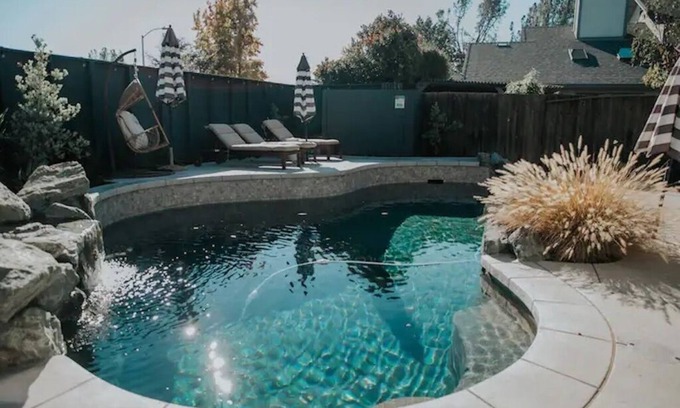 Redding Casa | Perfect Redding Retreat w/Hot tub, Pool & King bed