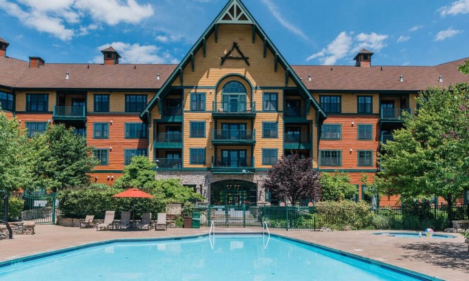 Vernon Condominio | PERFECT RETREAT! Upgraded 1 bd condo; ski/hike/heated pool/hot tub, wineries!