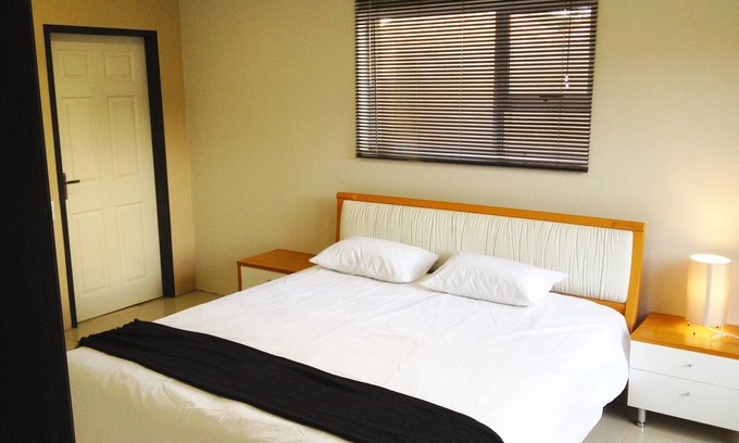 Kempton Park Casa | Habitación perfecta para trabajo, tránsito aeroportuario y turismo.