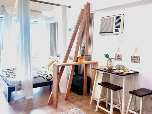 Poblacion District Apartamento | Perfect Staycation at Abreeza Mall with Kitchen, Netflix, Resort-style Pool - Davao Stay Suites T2-815