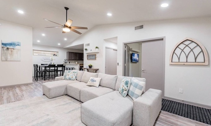 Mesa Casa | Perfect Staycation ~ Pet Friendly ~ Fire Pit ~ BBQ