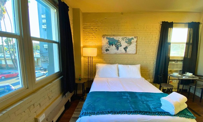 Rampart Village Apartamento | Perfect Studio for 2! Mins to Downtown LA!